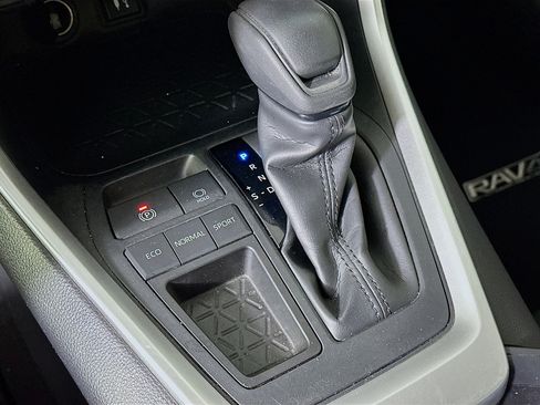Used 2019 Toyota RAV4 LE FWD image 24