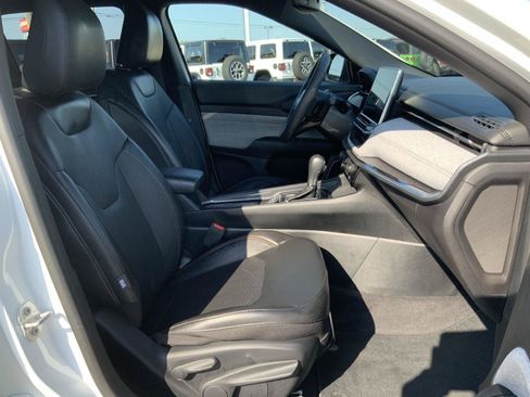 Used 2023 Jeep Compass Latitude AWD/4WD image 53