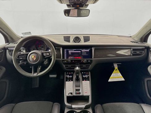 New 2025 Porsche Macan GTS image 27