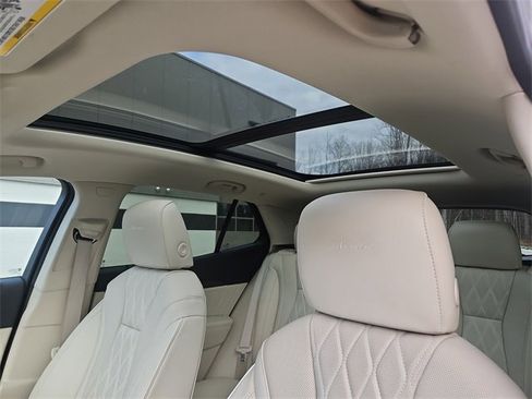 Used 2023 Buick Envision Avenir image 19