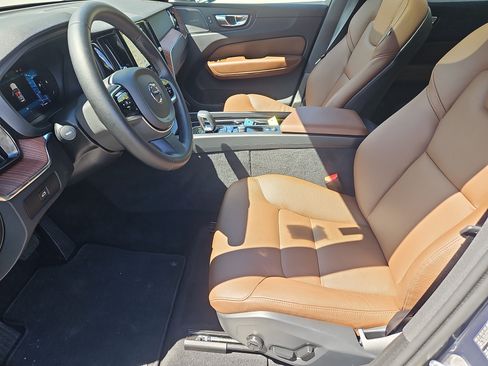 Certified 2024 Volvo XC60 B5 Plus w/ Climate Package AWD/4WD image 32