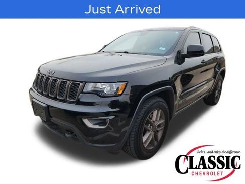 Used 2017 Jeep Grand Cherokee Laredo 75th Anniversary image 5