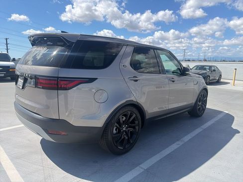 Used 2024 Land Rover Discovery S image 5