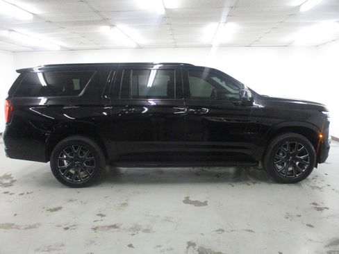 Used 2026 Chevrolet Suburban RST w/ Comfort Package AWD/4WD image 8