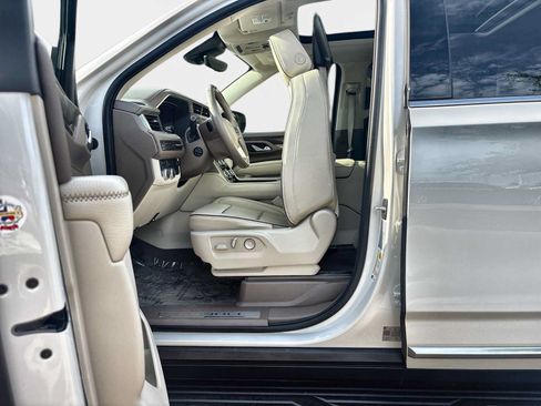 Used 2023 GMC Yukon XL Denali w/ Advanced Technology Package AWD/4WD image 10