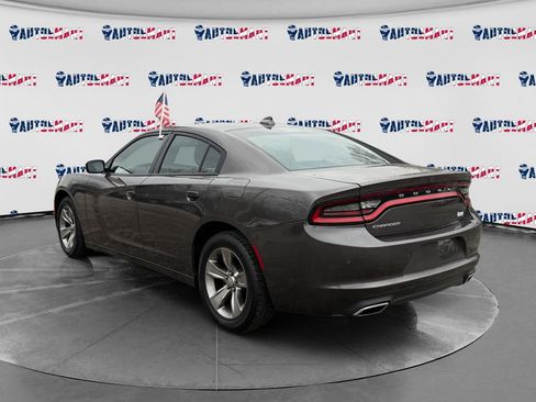 Used 2023 Dodge Charger SXT RWD image 3
