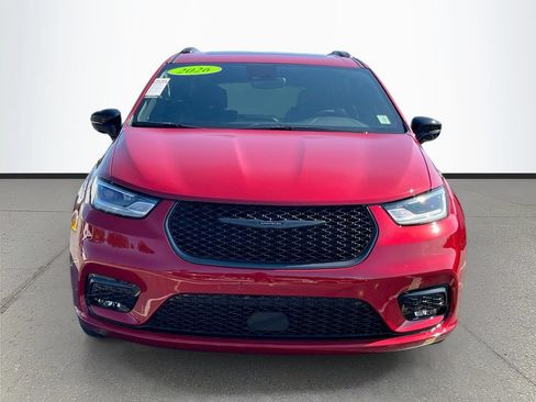 Used 2026 Chrysler Pacifica Limited w/ S Appearance Package FWD image 2