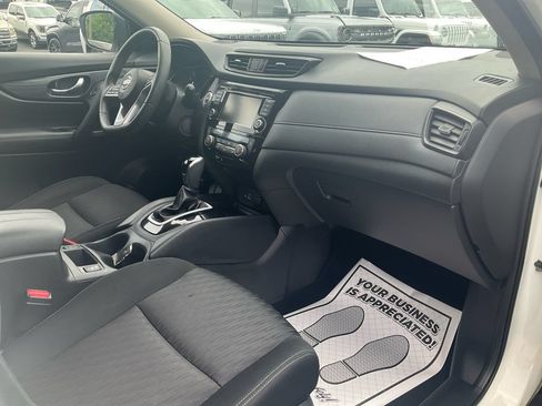 Used 2019 Nissan Rogue SV FWD image 11