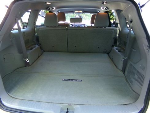 Used 2014 Toyota Highlander Plus AWD/4WD image 17