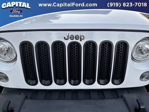 Used 2018 Jeep Wrangler Rubicon w/ Power Convenience Group image 10