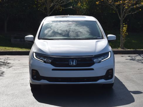 New 2026 Honda Odyssey Touring image 2