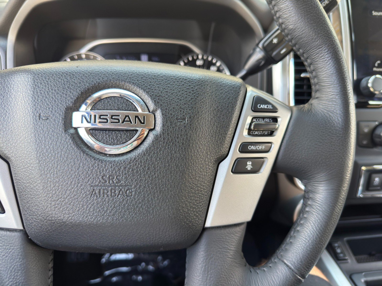 Used 2021 Nissan Titan SV w/ SV Convenience Package AWD/4WD image 20