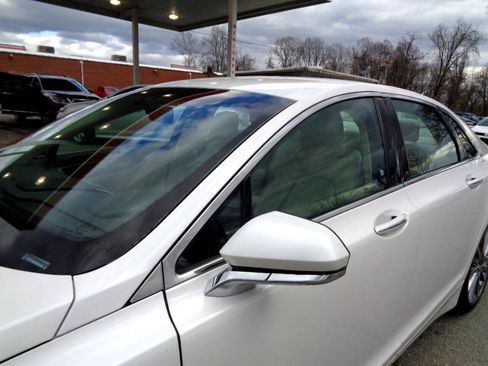 Used 2013 Lincoln MKZ image 11