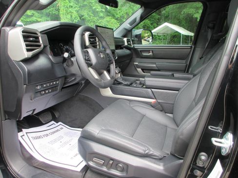 Used 2025 Toyota Tundra SR5 w/ SR5 Premium Package AWD/4WD image 16