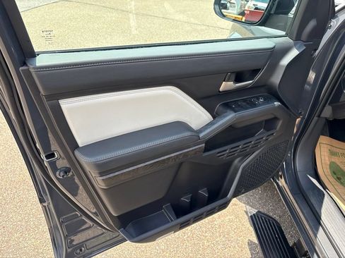 Certified 2025 Toyota Tacoma Limited AWD/4WD image 12