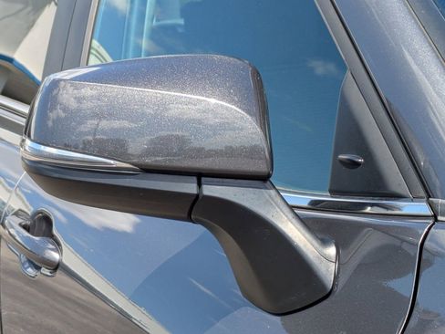 Used 2023 Toyota Highlander L FWD image 15