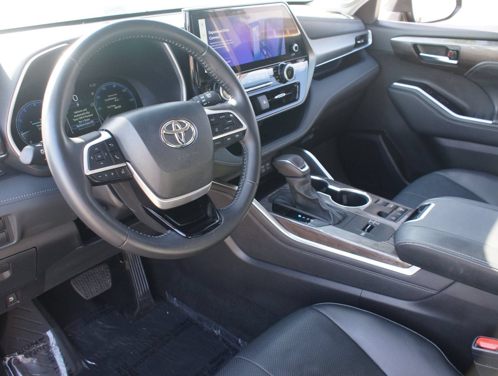 Used 2024 Toyota Highlander Limited FWD image 14