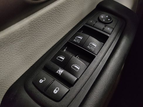 Used 2024 Chrysler Voyager LX FWD image 27