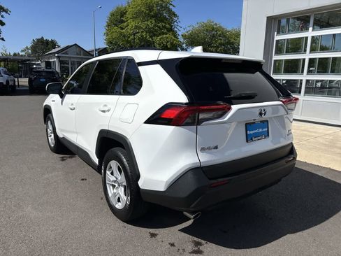 Used 2020 Toyota RAV4 XLE w/ Convenience Package AWD/4WD image 3