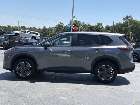 Used 2025 Nissan Rogue SV FWD image 2