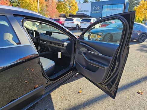 New 2025 MAZDA CX-30 AWD 2.5 S w/ Preferred Package image 28