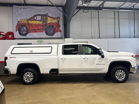 Used 2021 Chevrolet Silverado 2500 LT w/ Convenience Package AWD/4WD image 3