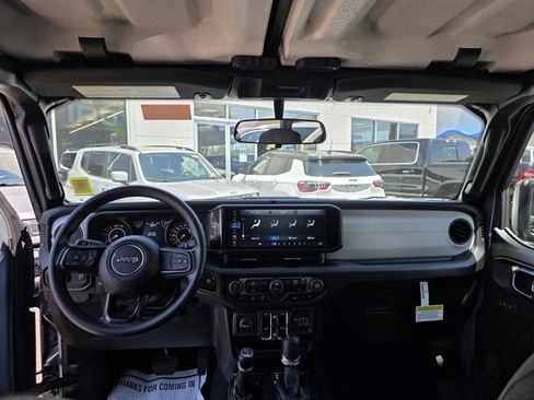 Used 2026 Jeep Wrangler Unlimited Sport AWD/4WD image 5