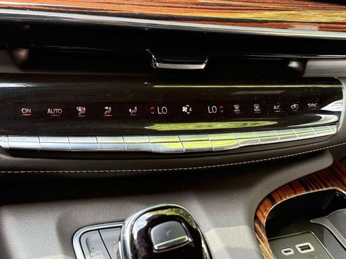 Used 2023 Cadillac Escalade Premium Luxury w/ Performance Package AWD/4WD image 27