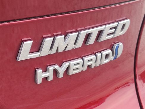 Used 2021 Toyota Venza Limited AWD/4WD image 9
