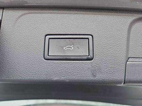 Used 2025 Volkswagen Atlas SEL Premium R-Line image 25