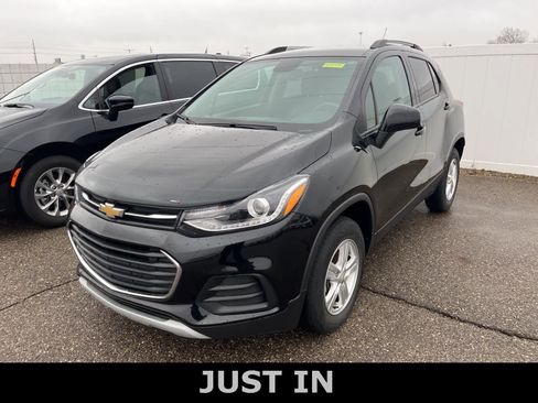 Used 2021 Chevrolet Trax LT w/ LT Convenience Package image 1