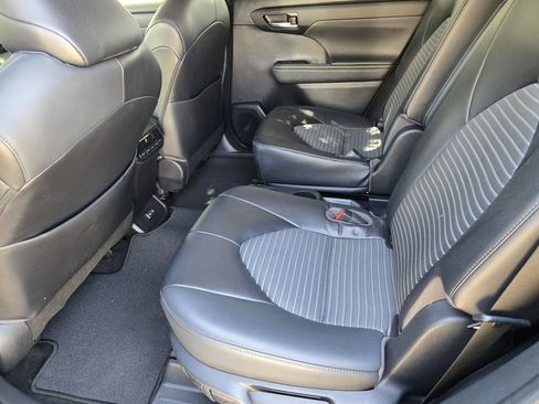Used 2023 Toyota Highlander XSE FWD image 20