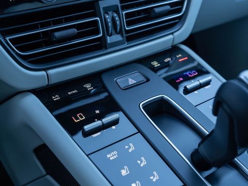 New 2026 Porsche Macan image 30