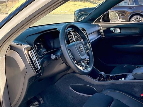 Used 2024 Volvo XC40 Recharge Plus w/ Protection Package Premier image 17