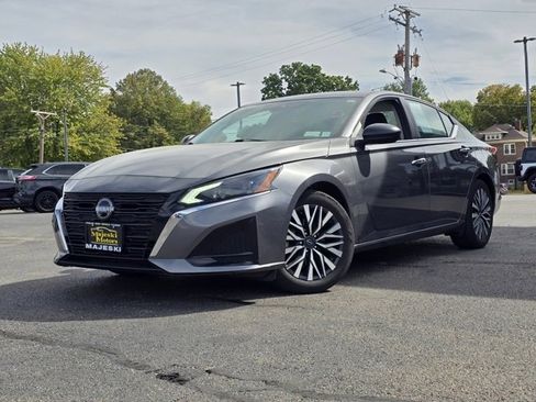 Used 2024 Nissan Altima 2.5 SV image 3