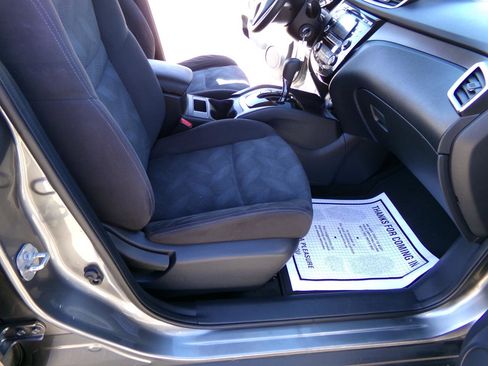 Used 2015 Nissan Rogue S image 22