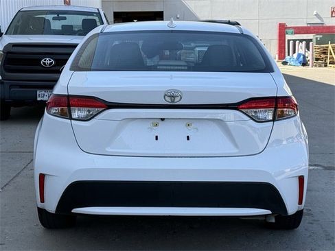 Used 2022 Toyota Corolla LE image 5