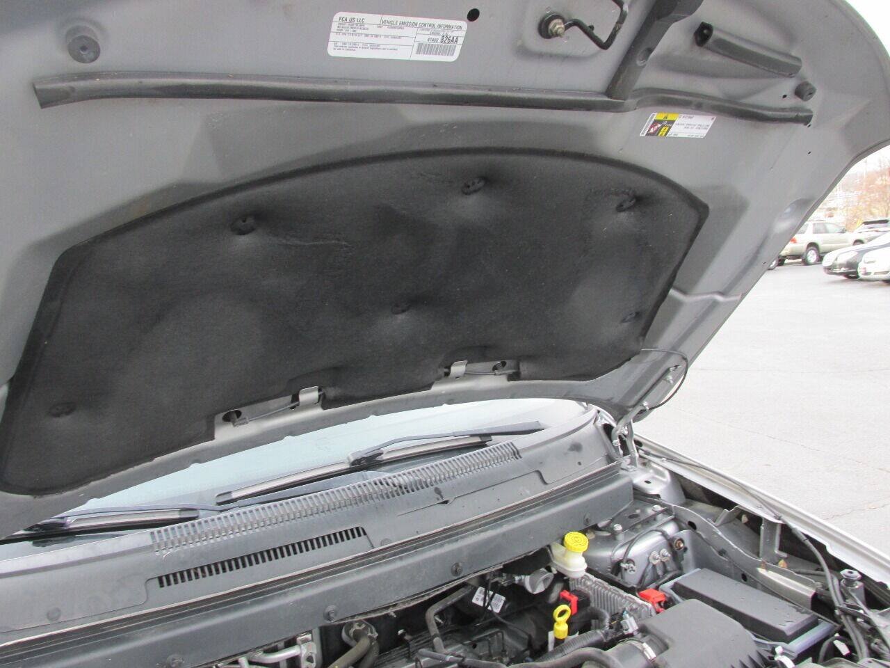 Used 2017 Dodge Journey SE w/ Flexible Seating Group FWD image 33