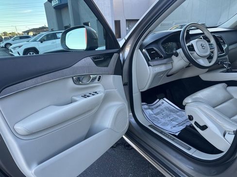 Used 2022 Volvo XC90 T6 Inscription w/ Advanced Package image 18