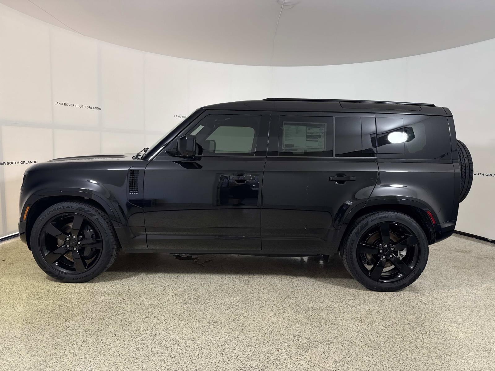 New 2026 Land Rover Defender 110 X-Dynamic SE AWD/4WD image 2
