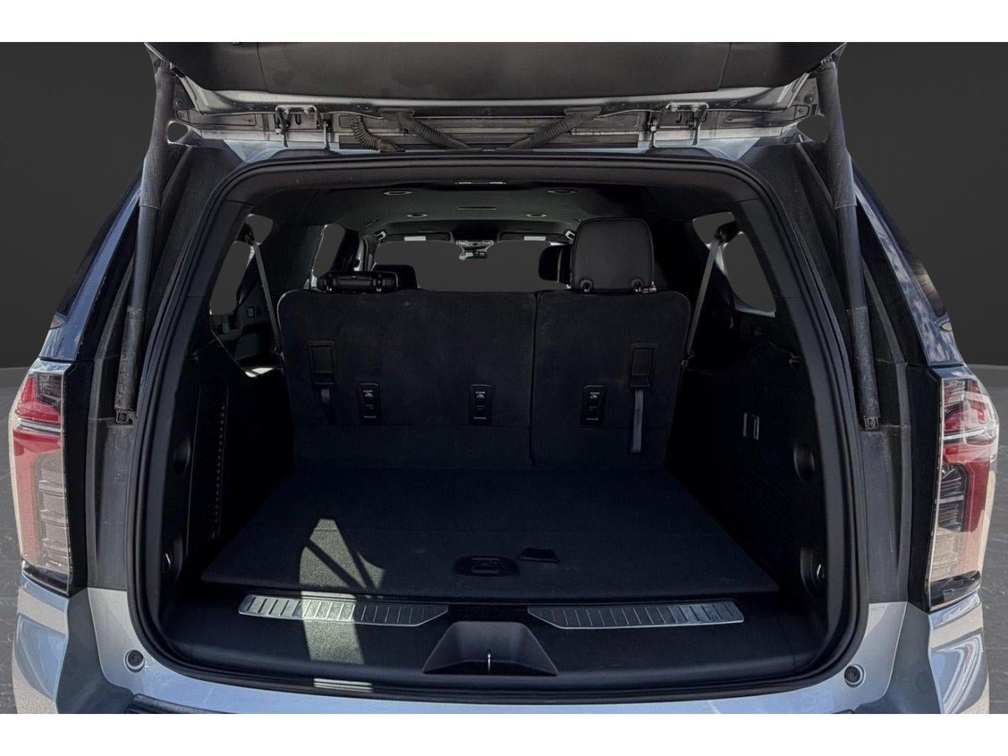 Used 2025 Chevrolet Suburban Z71 AWD/4WD image 21