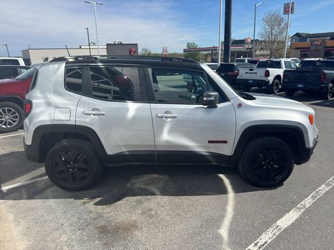 Used 2018 Jeep Renegade Trailhawk w/ Cold Weather Group II AWD/4WD image 6