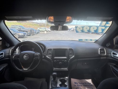 Used 2021 Jeep Grand Cherokee Laredo image 8