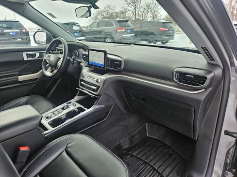 Used 2022 Ford Explorer XLT w/ Equipment Group 202A image 38