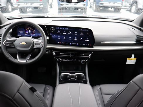 Used 2025 Chevrolet Traverse LT w/ Sun and Wheel Package image 20