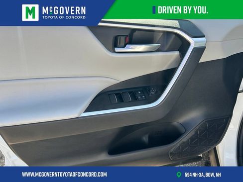 Used 2022 Toyota RAV4 XLE w/ Convenience Package AWD/4WD image 10