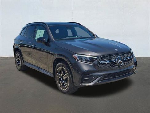 Used 2025 Mercedes-Benz GLC 300 image 3