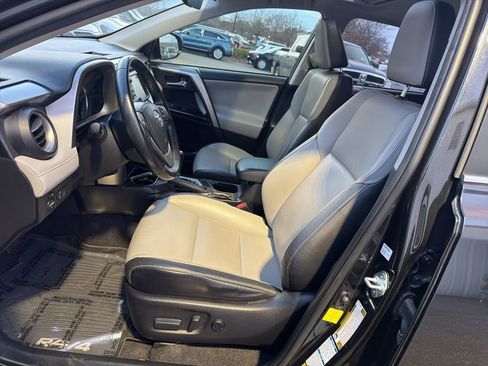 Used 2017 Toyota RAV4 Limited image 13