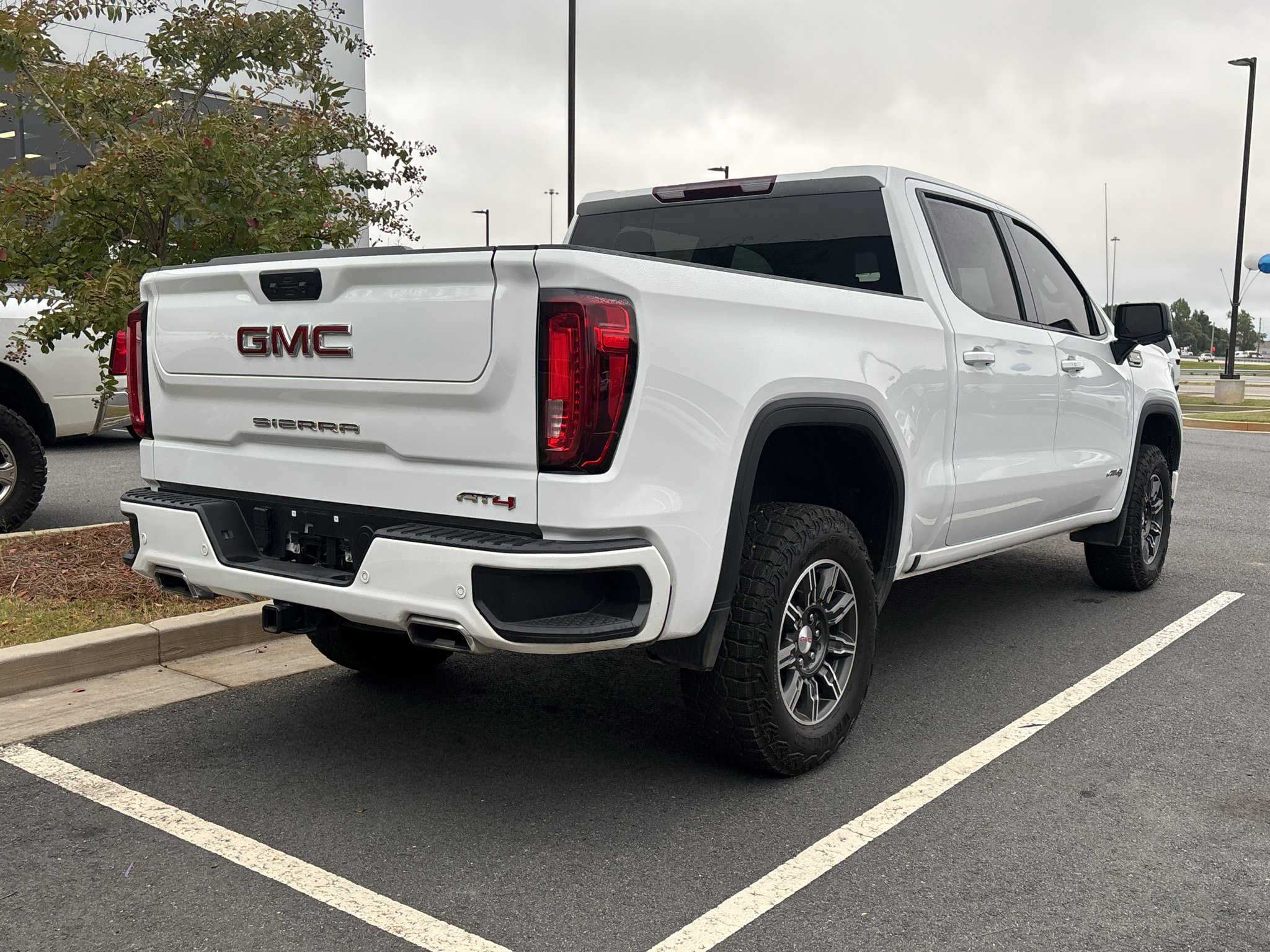 Used 2025 GMC Sierra 1500 AT4 AWD/4WD image 5