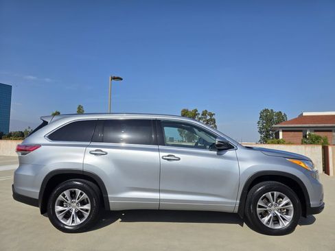 Used 2014 Toyota Highlander XLE AWD/4WD image 7